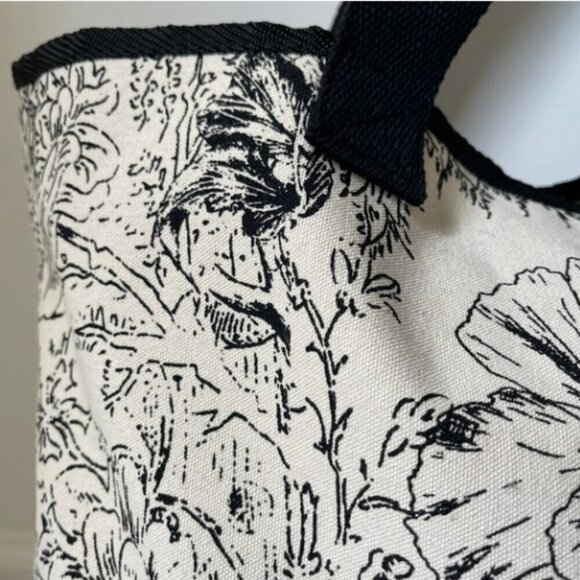 CHICO'S Black & White Floral Canvas Tote Bag NWT - Picture 4 of 6
